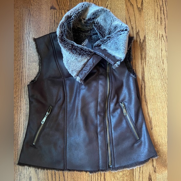 Vince Camuto Jackets & Blazers - Vince Camuto faux fur shearling vest, women’s Small